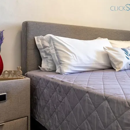 Apartment Tudor Flat Sea View With Wifi Unlimited, Next To The Sea