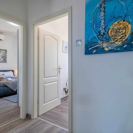 Apartment Tudor Flat Sea View With Wifi Unlimited, Next To The Sea