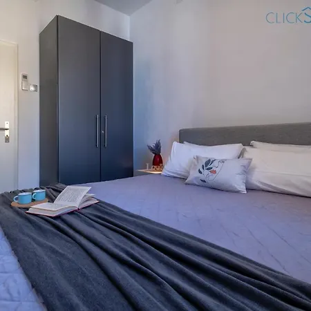 Tudor Flat Sea View With Wifi Unlimited, Next To The Sea דירה *