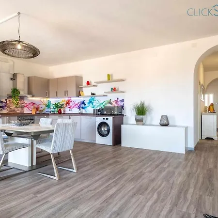 Tudor Flat Sea View With Wifi Unlimited, Next To The Sea