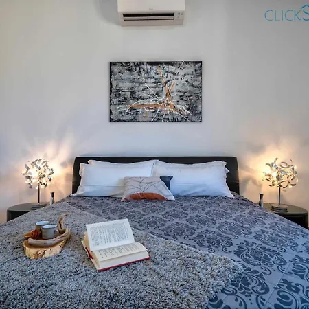 Tudor Flat Sea View With Wifi Unlimited, Next To The Sea