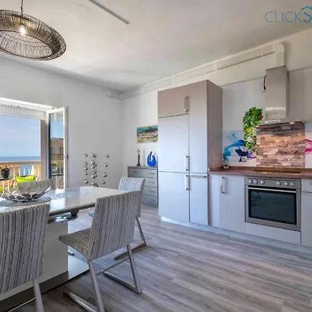 Tudor Flat Sea View With Wifi Unlimited, Next To The Sea