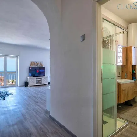 Tudor Flat Sea View With Wifi Unlimited, Next To The Sea דירה *