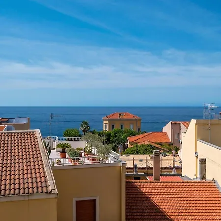 Tudor Flat Sea View With Parking, Wifi, Terrace, Close To The Sea شقة