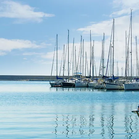 شقة Tudor Flat Sea View With Parking, Wifi, Terrace, Close To The Sea