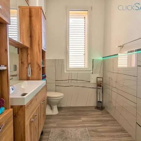 Tudor Flat Sea View With Parking, Wifi, Terrace, Close To The Sea شقة *