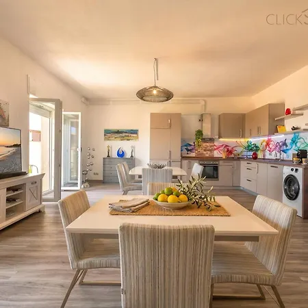 Tudor Flat Sea View With Parking, Wifi, Terrace, Close To The Sea شقة