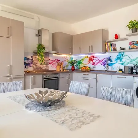 شقة Tudor Flat Sea View With Parking, Wifi, Terrace, Close To The Sea