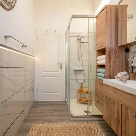 شقة Tudor Flat Sea View With Parking, Wifi, Terrace, Close To The Sea *
