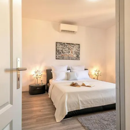 شقة Tudor Flat Sea View With Parking, Wifi, Terrace, Close To The Sea