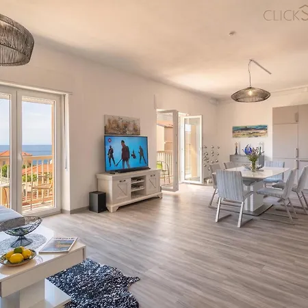 شقة Tudor Flat Sea View With Parking, Wifi, Terrace, Close To The Sea