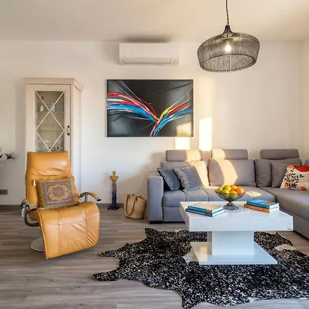 شقة Tudor Flat Sea View With Parking, Wifi, Terrace, Close To The Sea