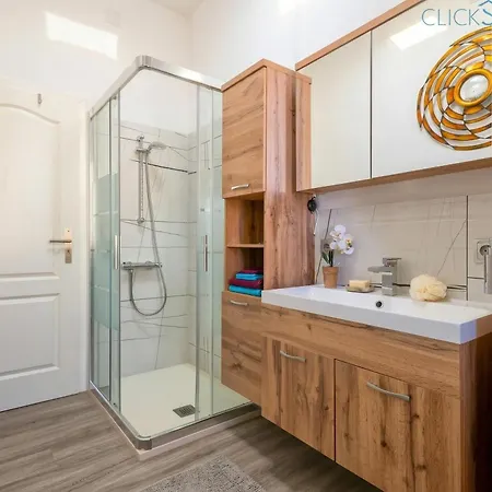 Tudor Flat Sea View With Parking, Wifi, Terrace, Close To The Sea شقة