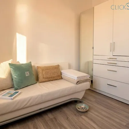 شقة Tudor Flat Sea View With Parking, Wifi, Terrace, Close To The Sea