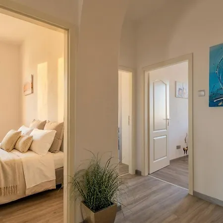 شقة Tudor Flat Sea View With Parking, Wifi, Terrace, Close To The Sea