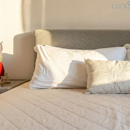 Tudor Flat Sea View With Parking, Wifi, Terrace, Close To The Sea شقة