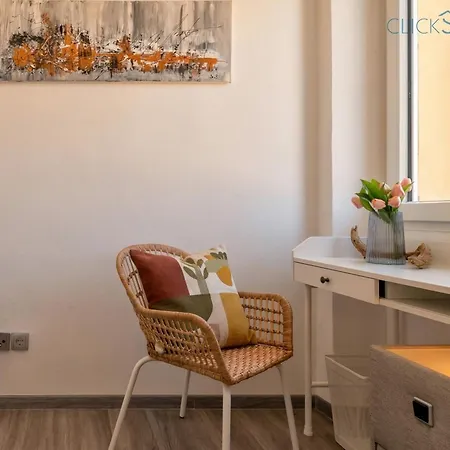 Tudor Flat Sea View With Parking, Wifi, Terrace, Close To The Sea شقة