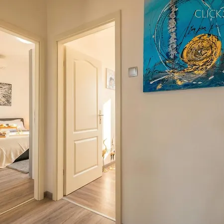 Tudor Flat Sea View With Parking, Wifi, Terrace, Close To The Sea شقة *